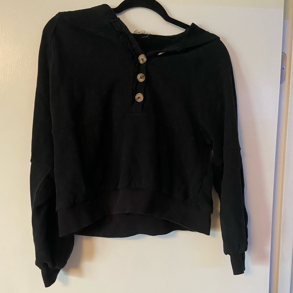 Black cropped sweatshirt